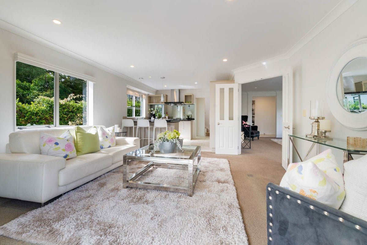 8 Amaretto Avenue, Flat Bush, Auckland - Carousel 2