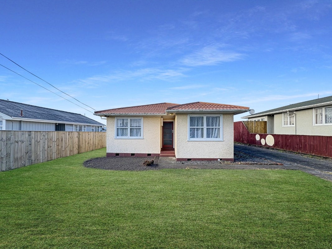 38 Miro Street, Castlecliff, Whanganui - Carousel 1