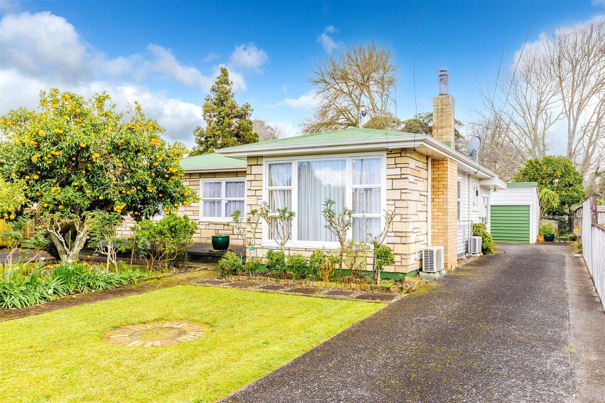 40 Helena Road, Hillcrest, Hamilton - Carousel 1