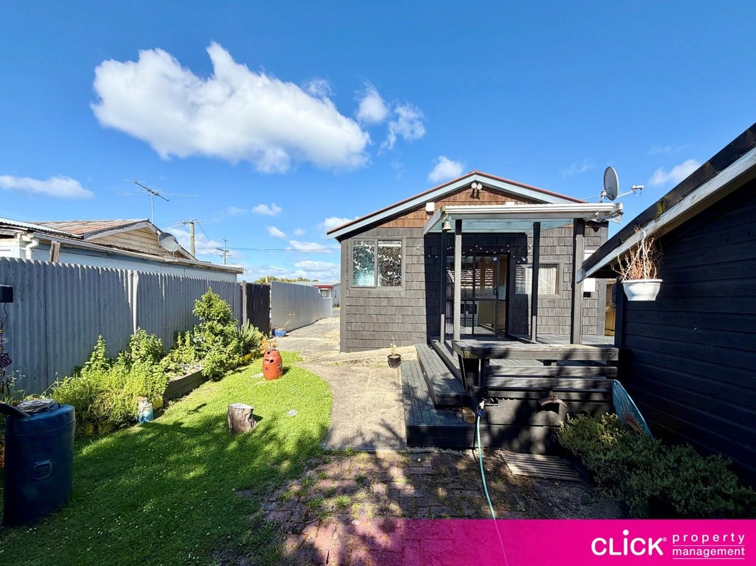 7 Pearse Street, Brighton, Dunedin - Carousel 1