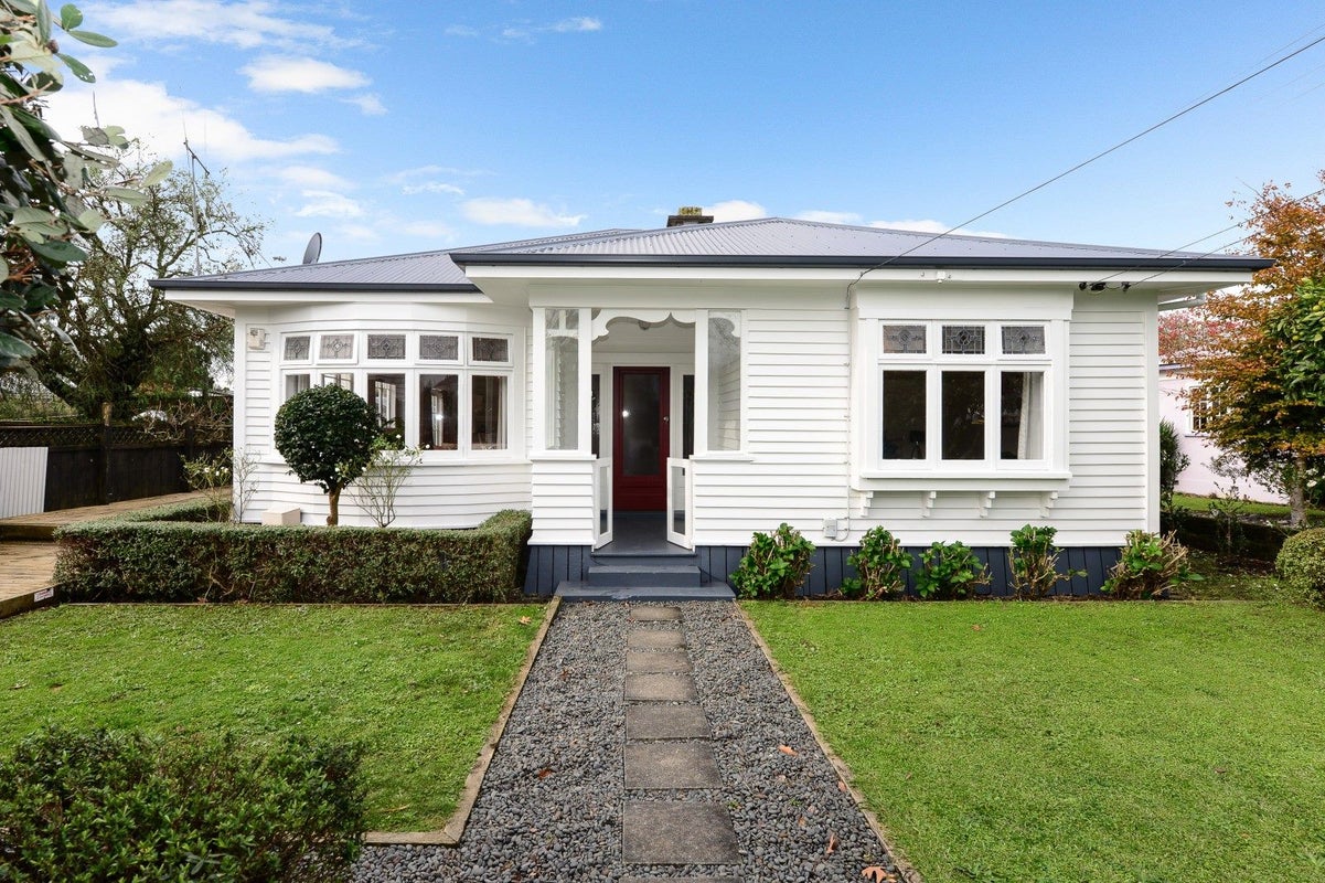 62A Firth Street, Hamilton East, Hamilton - Carousel 1