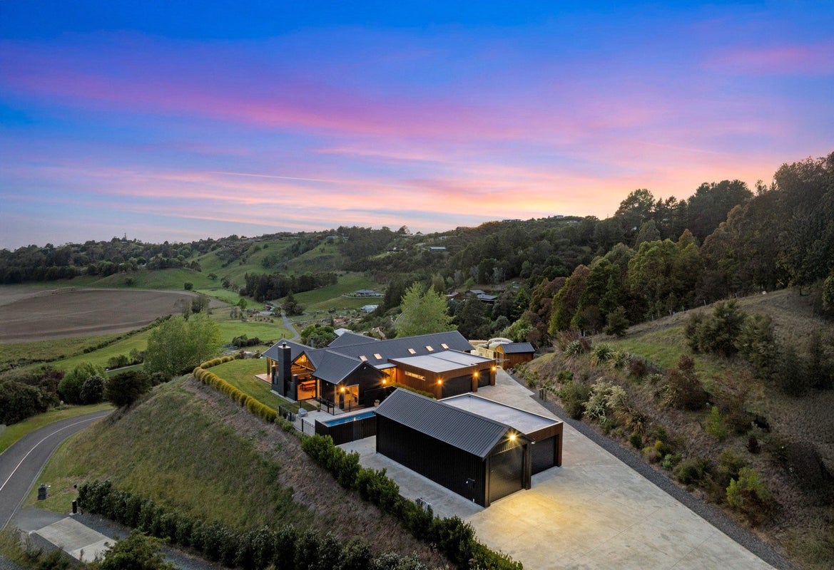 19 Eskridge Drive, Eskdale, Napier - Carousel 1