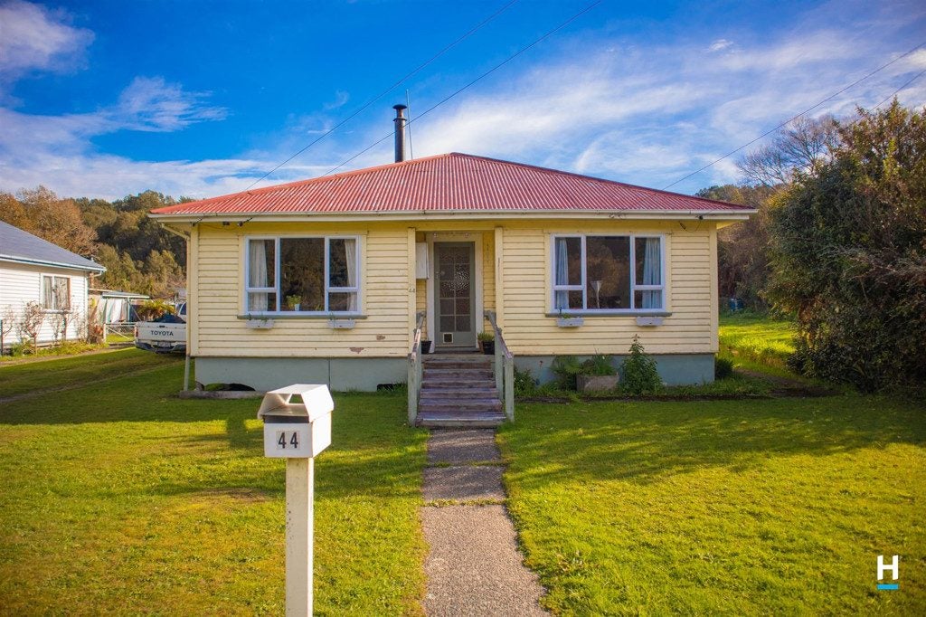 44 Oxford Street, Taylorville, Greymouth - Carousel 1