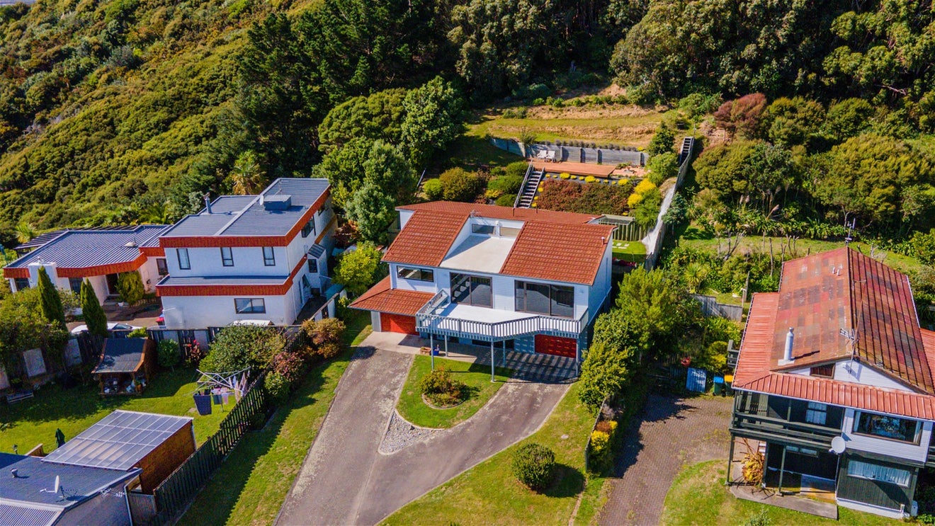 31 Mercury Way, Whitby, Porirua - Carousel 2