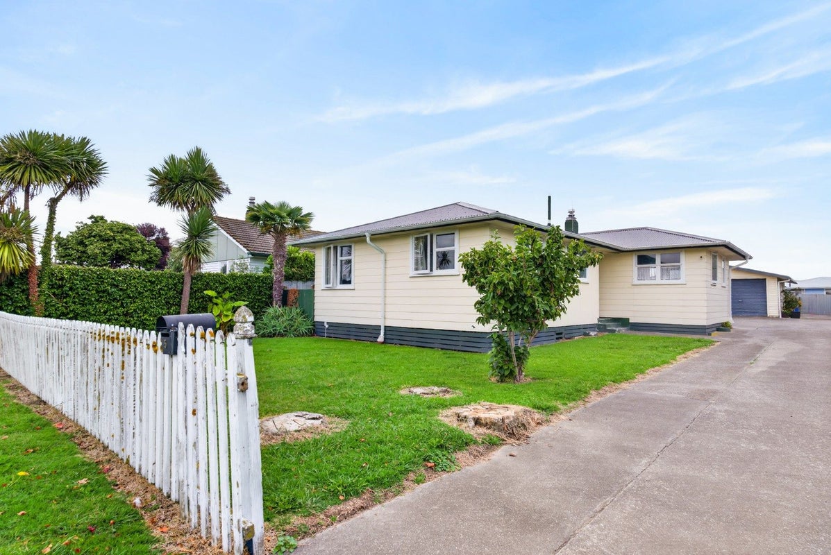 5 Neal Crescent, Onekawa, Napier - Carousel 1