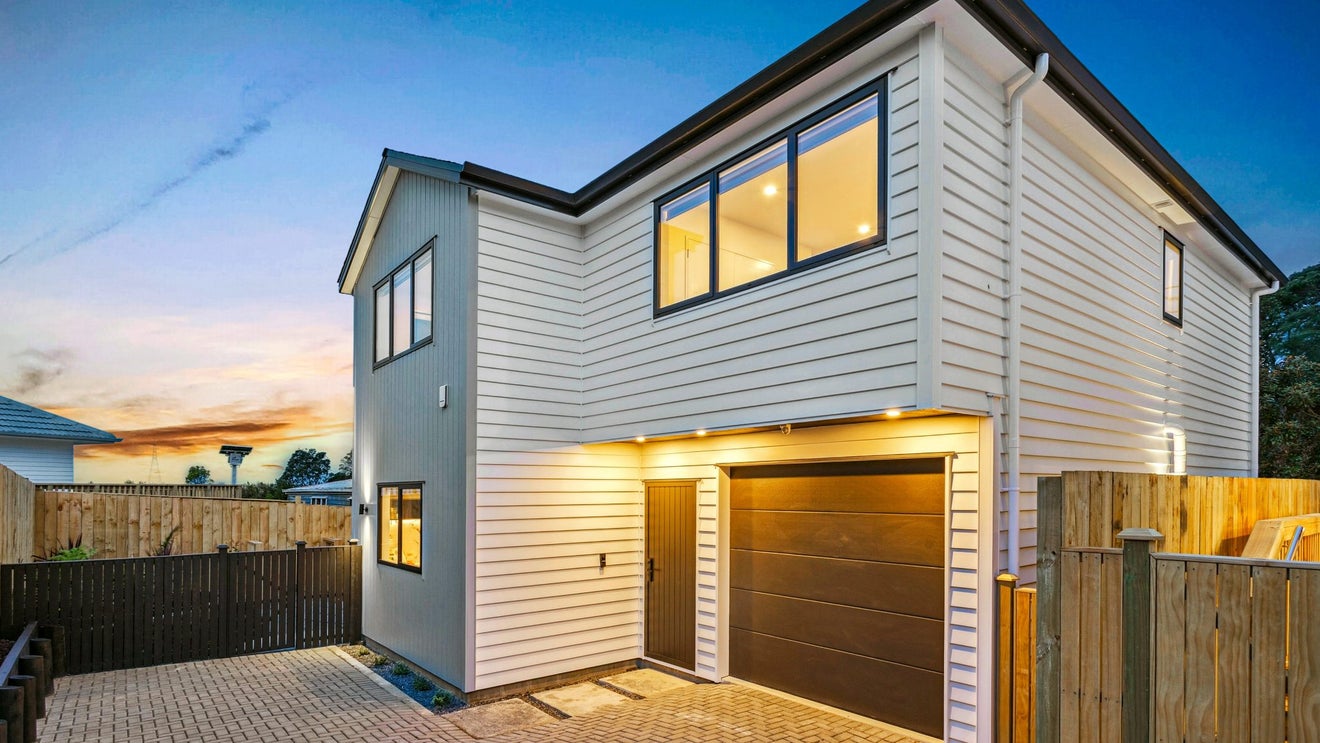 8 Ayrton Street, Te Atatu South, Auckland - Carousel 1