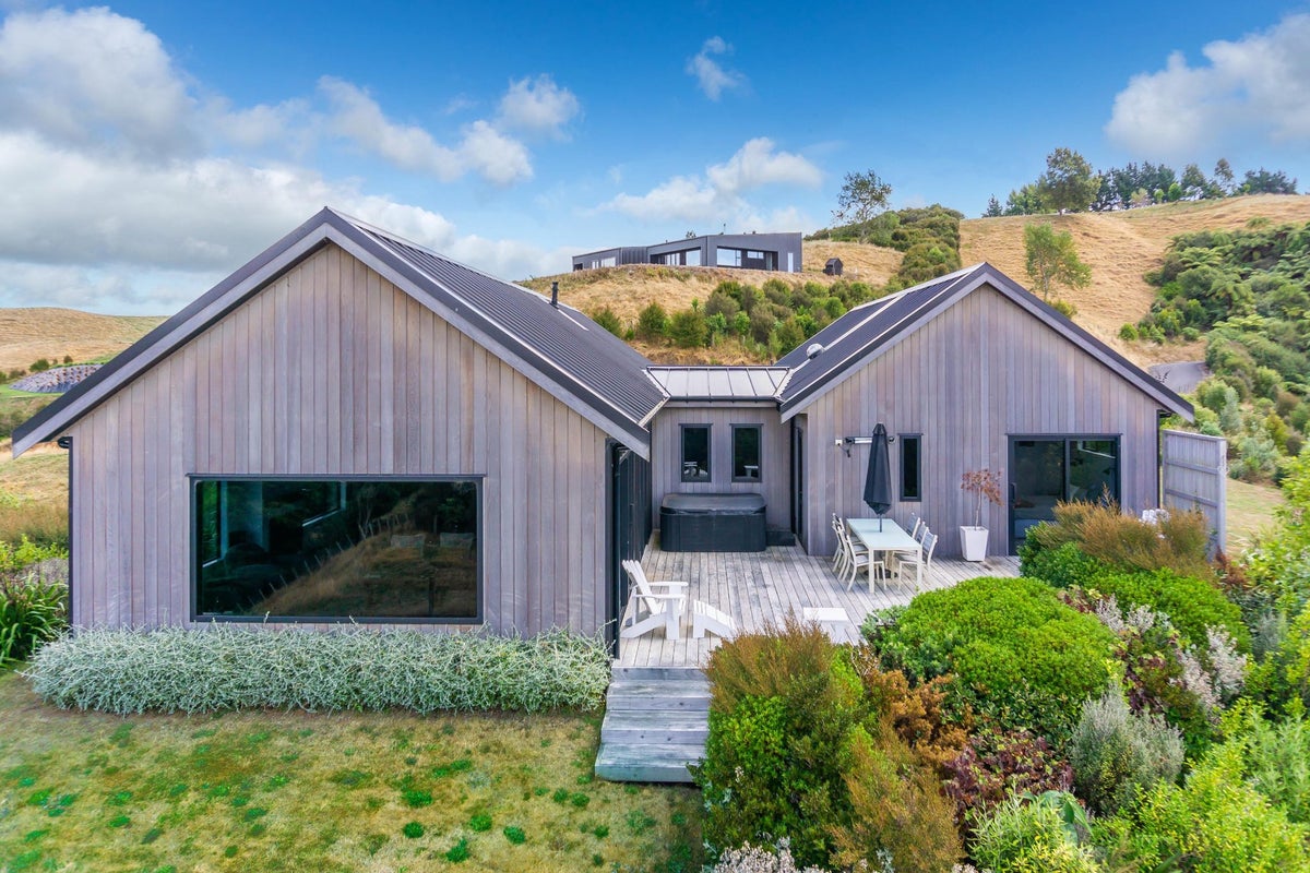 33 Tiwarawara Lane, Puketotara, Pirongia - Carousel 1