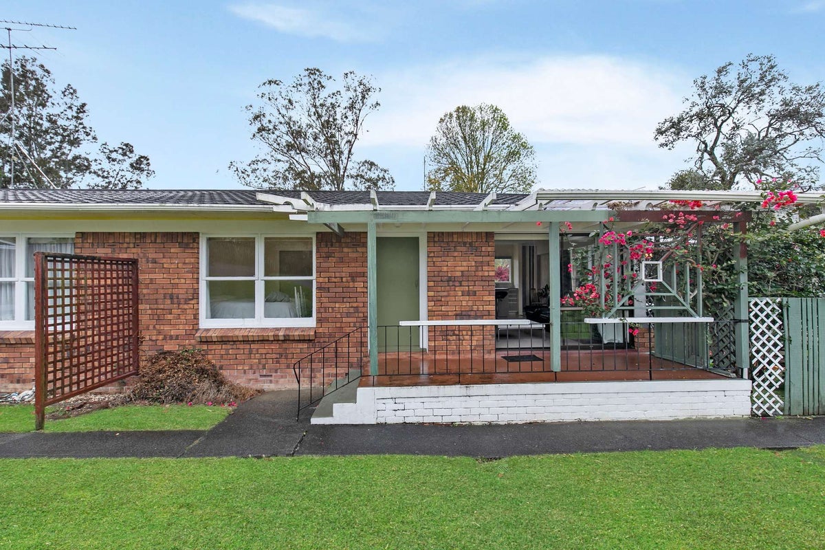 1/53 Ayton Drive, Totara Vale, Auckland - Carousel 1