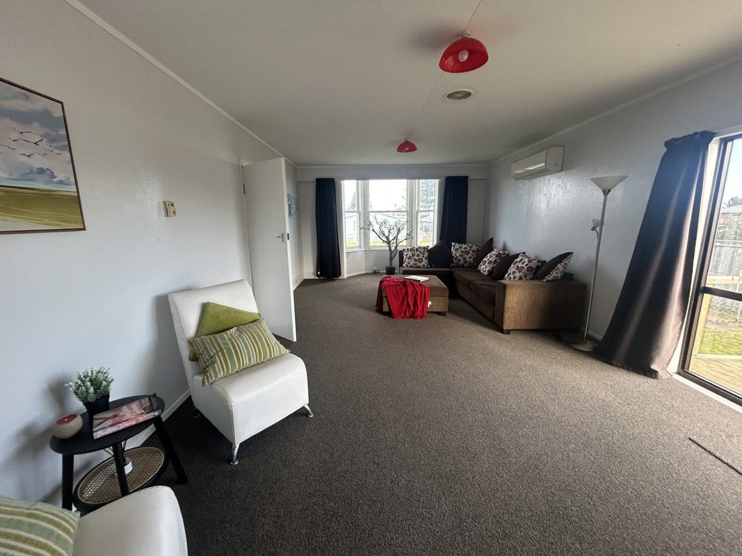 4 Ashton Terrace, Castlecliff, Whanganui - Carousel 2