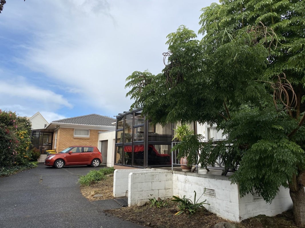 2/7 Napoleon Avenue, Milford, Auckland - Carousel 2
