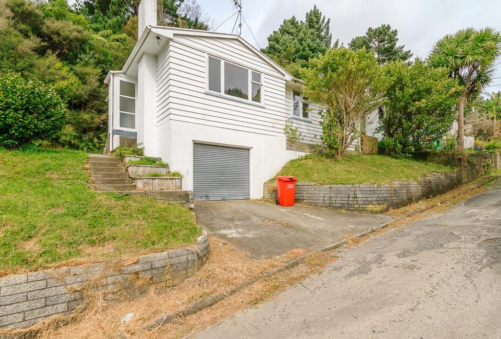 8 Thomson Grove, Stokes Valley, Lower Hutt - Carousel 13