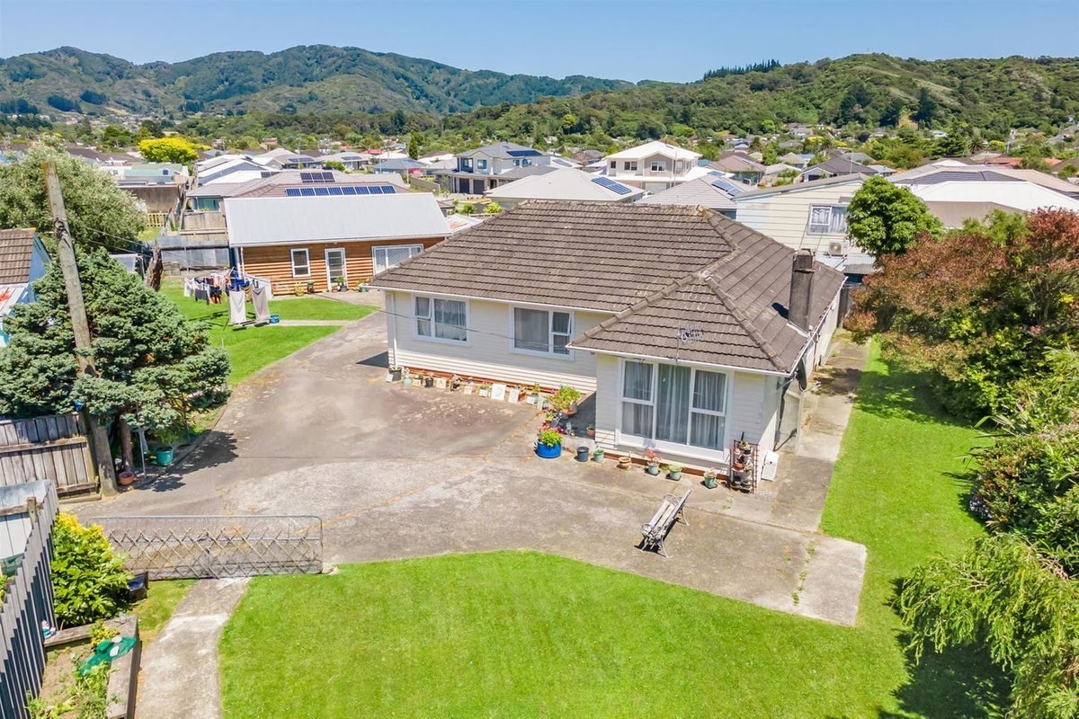 29 Ruthven Road, Wainuiomata, Lower Hutt - Carousel 1