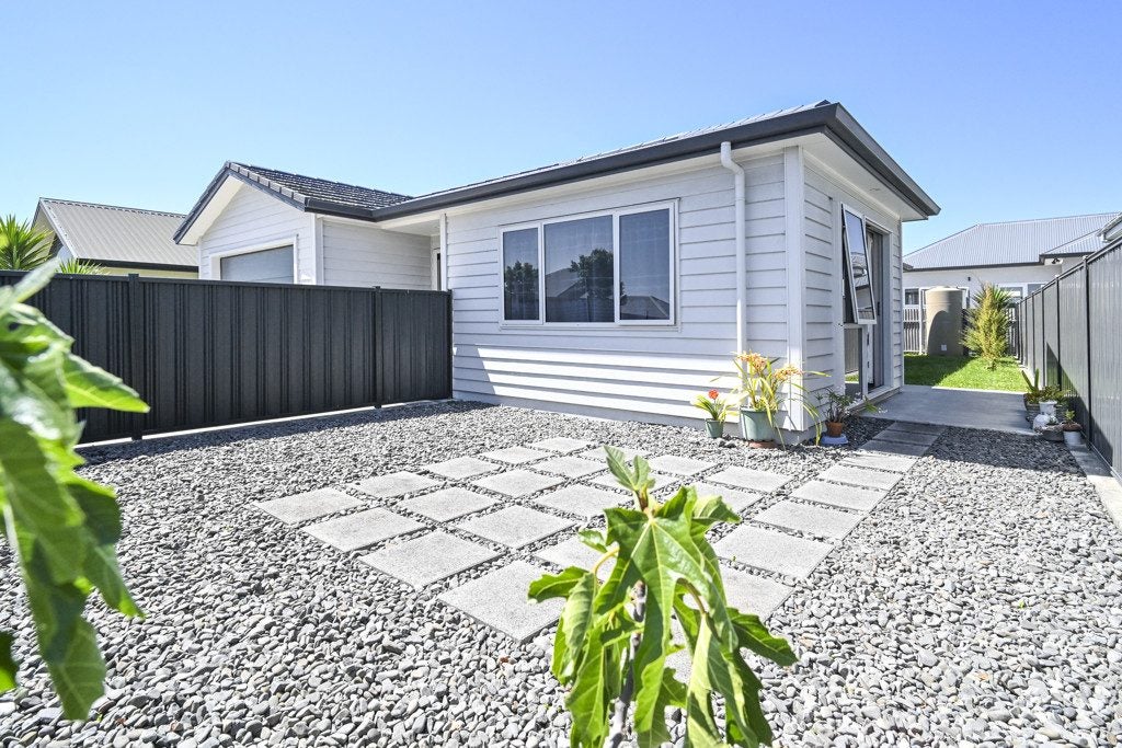 1A Amanda Place, Mayfair, Hastings - Carousel 1
