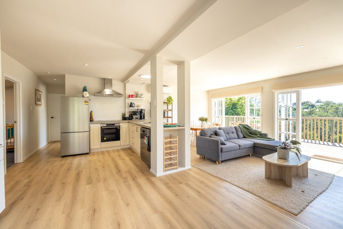 39 Pacific Parade, Surfdale, Waiheke Island - Carousel 2