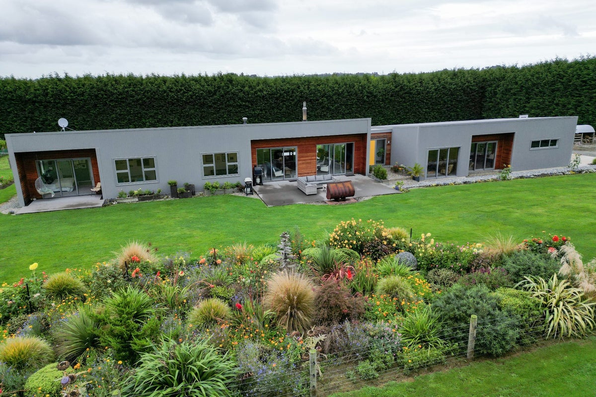 124 Fairweather Road, Mill Road - Carousel 2