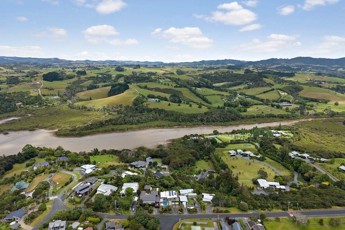 38 Green Road, Warkworth - Carousel 50