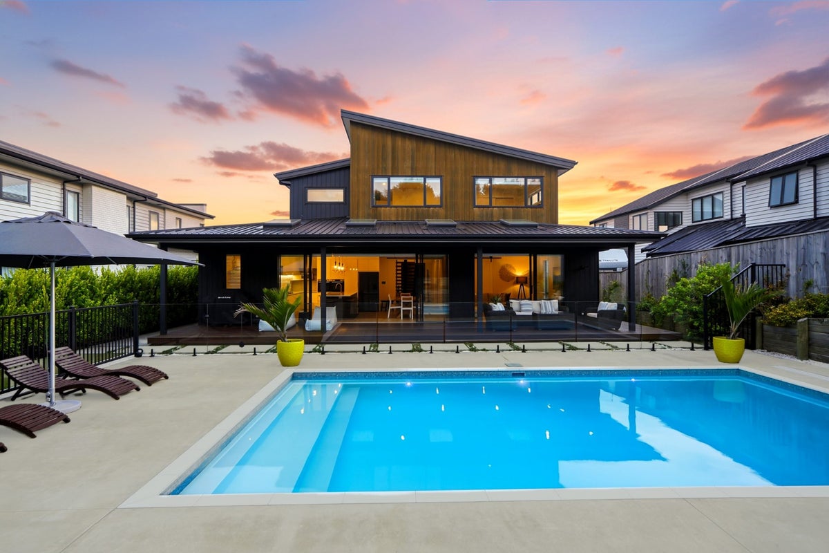 19 Headsail Drive, Long Bay, Auckland - Carousel 1