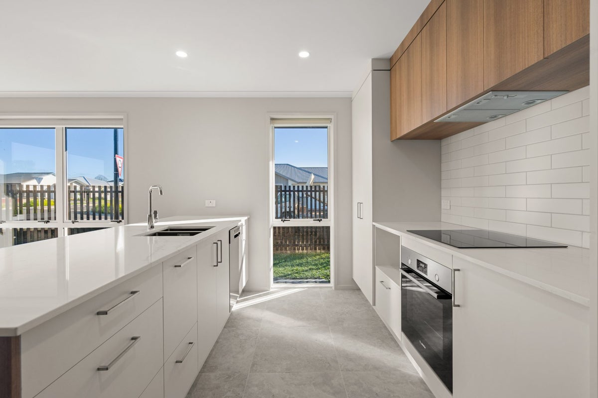 2 Porina Close, OMOKOROA - Carousel 2