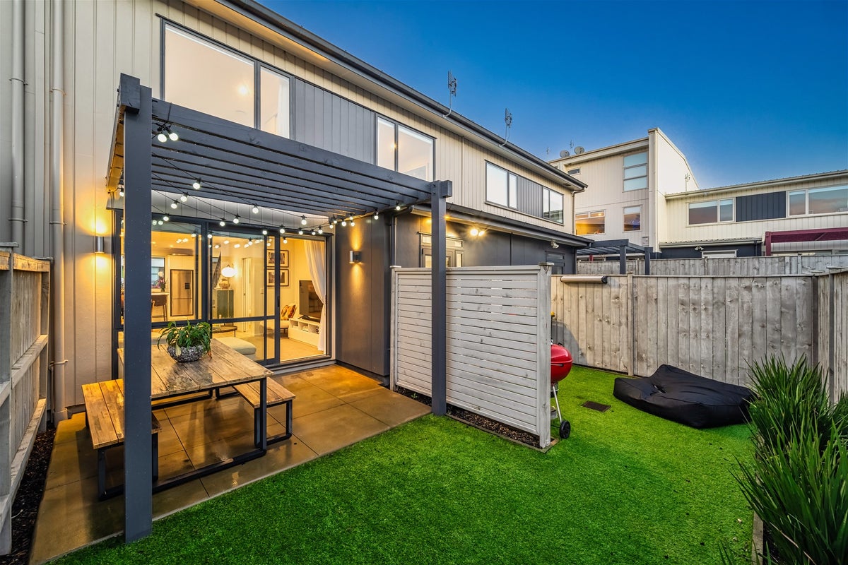 6 Horo Road, Flat Bush, Auckland - Carousel 1