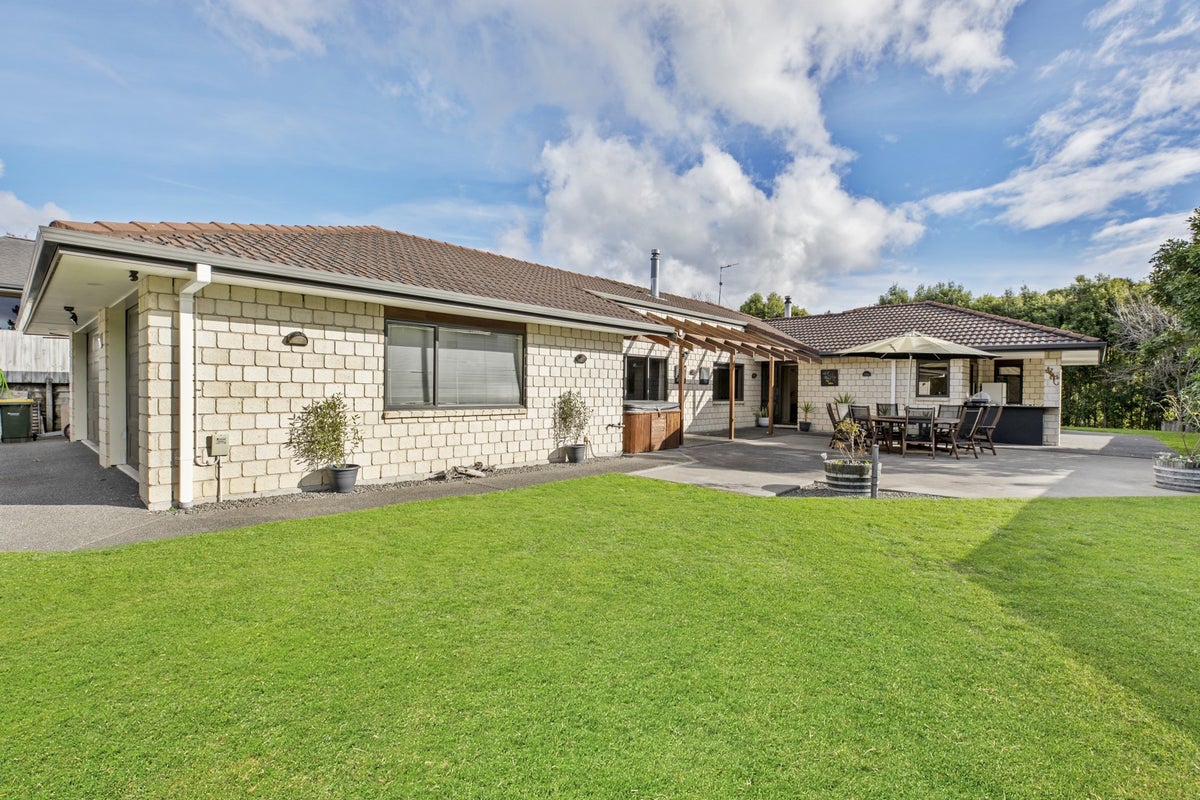 77 Acornia Close, Ohauiti, Tauranga - Carousel 1