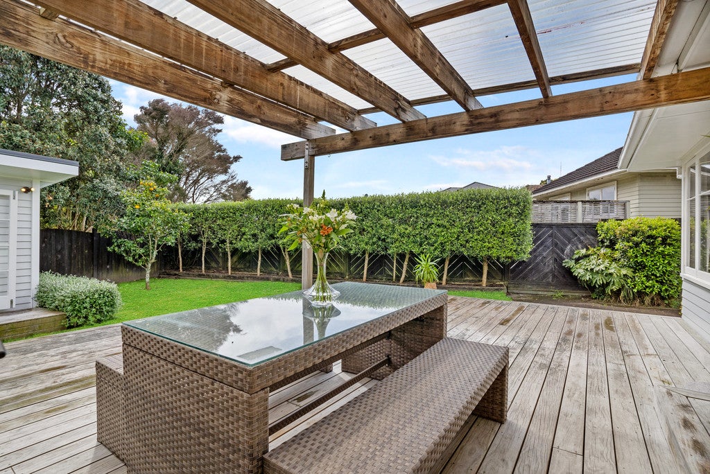 1/13 Essex Street, Te Atatu South, Auckland - Carousel 2