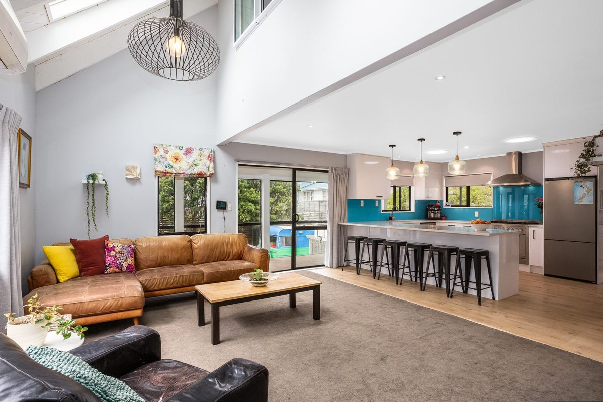 41B Thornley Street, Titahi Bay, Porirua - Carousel 1