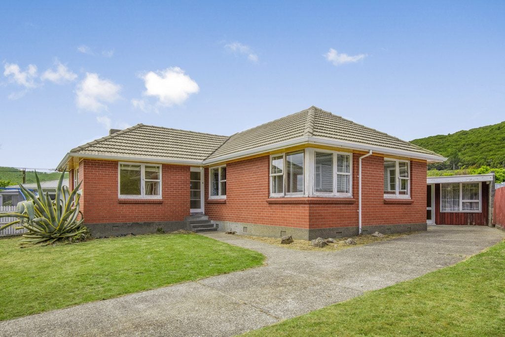 33 Lees Grove, Wainuiomata, Lower Hutt - Carousel 1