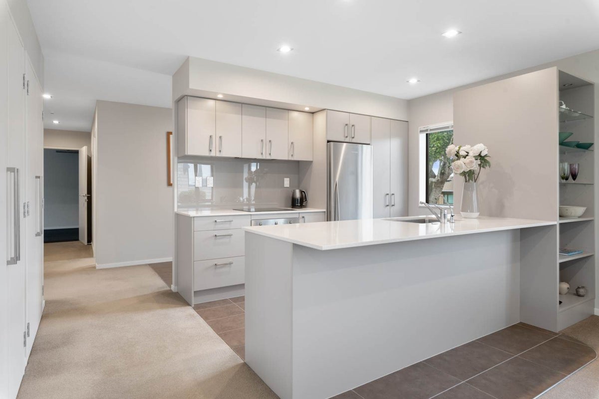 34 Royalle Mews, Botany Downs, Auckland - Carousel 2