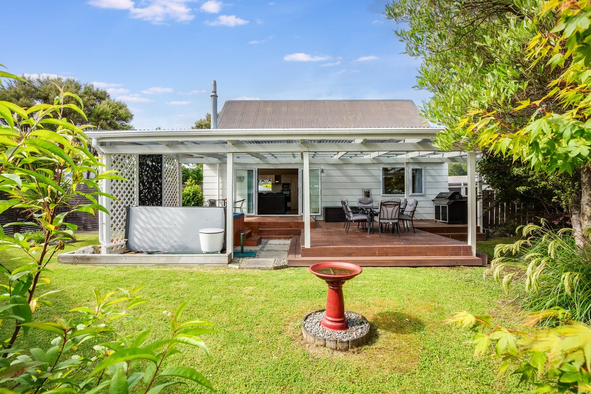 41 Rata Street, Wainuiomata, Lower Hutt - Carousel 1