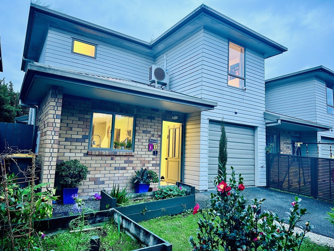 27 Verdale Circle, Glen Eden, Auckland - Carousel 2
