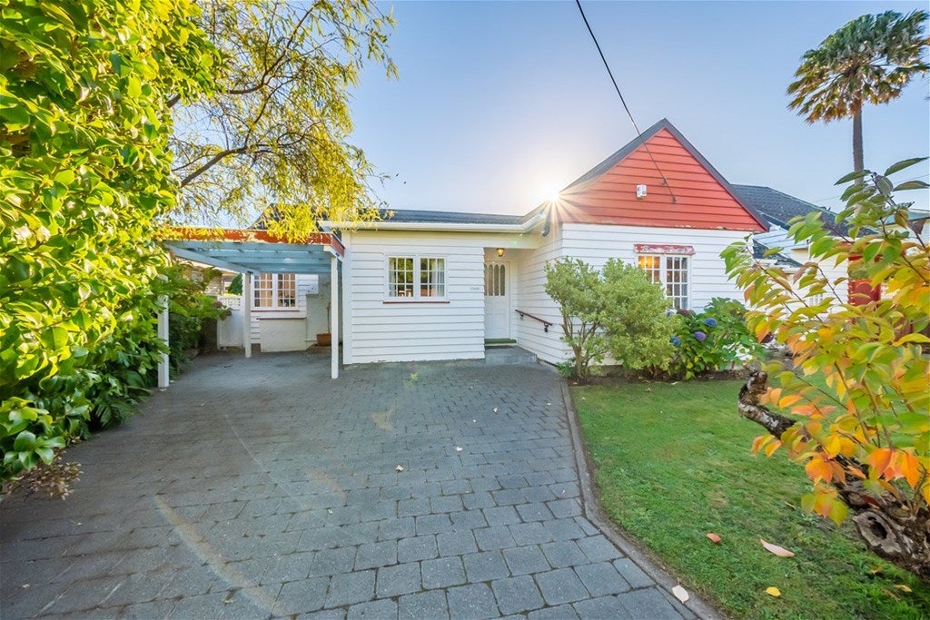1 Avalon Crescent, Avalon, Lower Hutt - Carousel 1