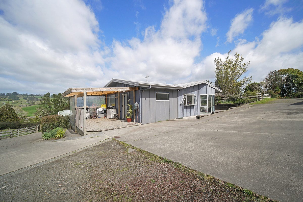 44 Dormer Road, Helensville - Carousel 12