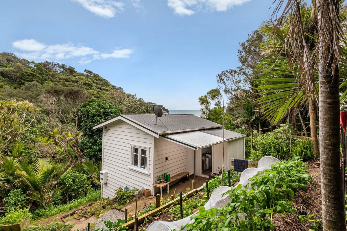 5 Sylvan Glade, New Lynn - Carousel 2