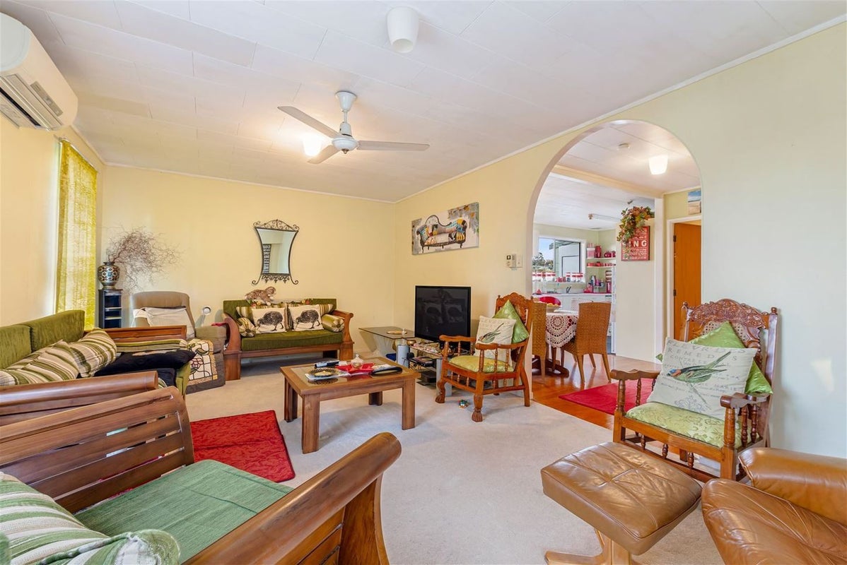 5 Kapiti Place, Sunnynook, Auckland - Carousel 2