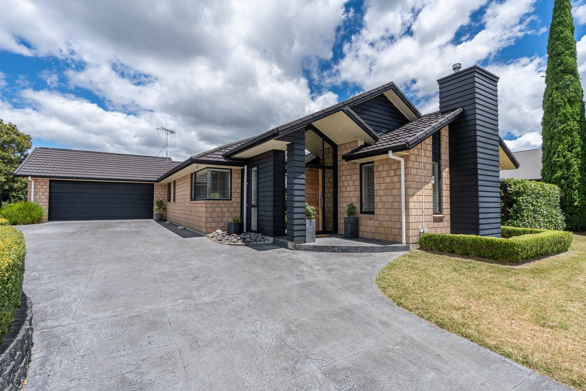 54 Palliser Drive, Huntington, Hamilton - Carousel 1