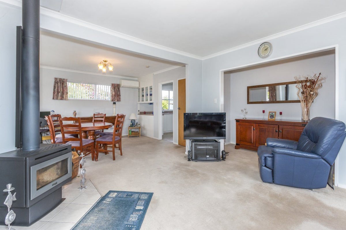 80 Warren Crescent, Hillmorton, Christchurch - Carousel 2