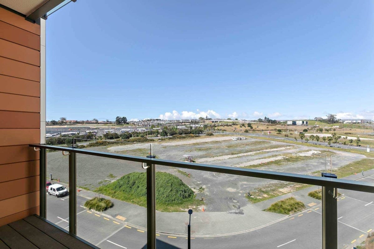 423/3 Kaipiho Lane, Albany, Auckland - Carousel 2