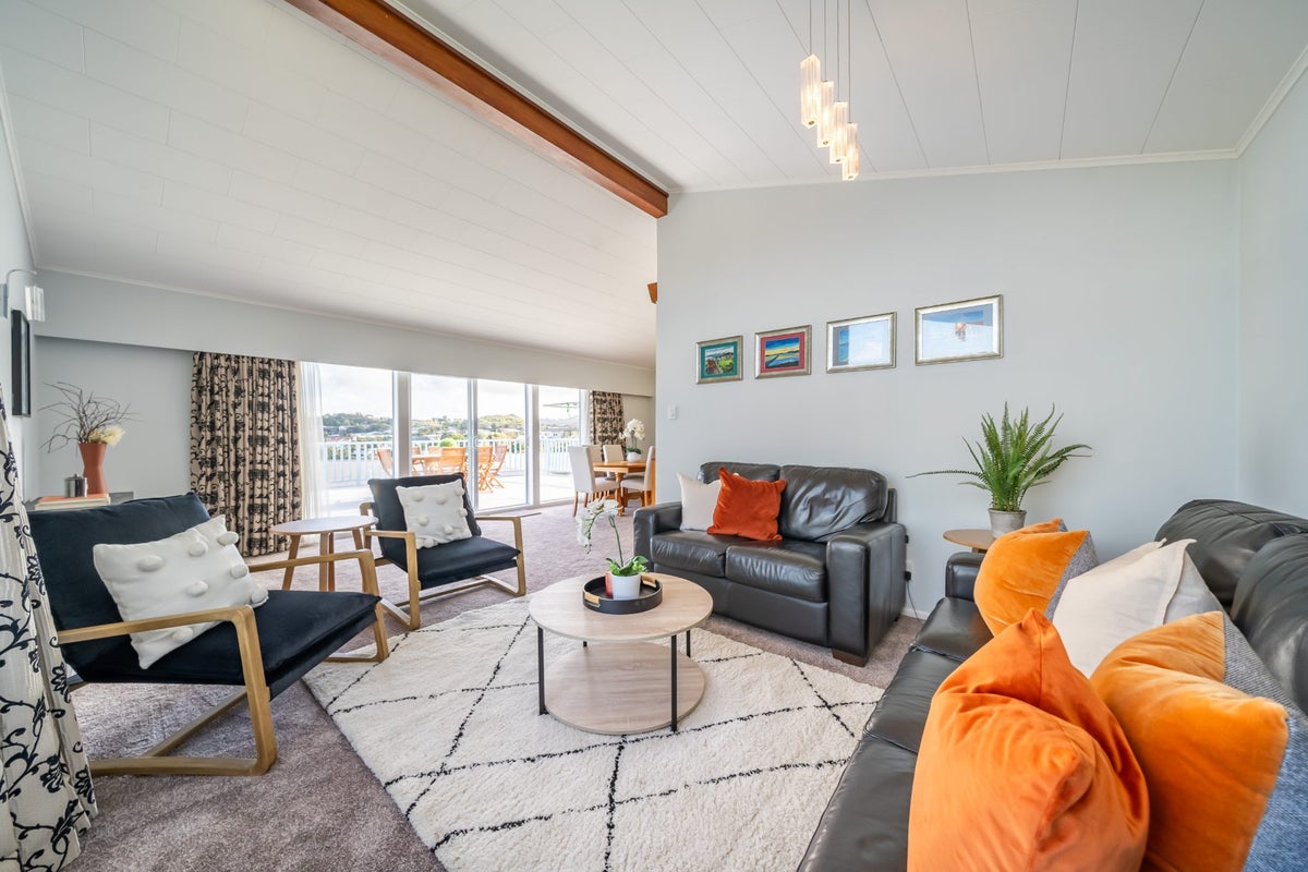 247 Dowse Drive, Maungaraki, Lower Hutt - Carousel 2