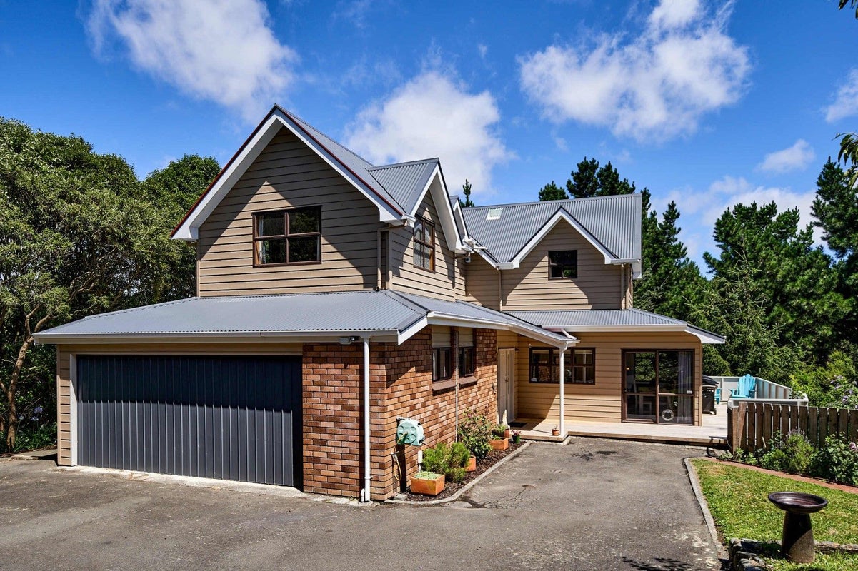 66 Leeward Drive, Whitby, Porirua - Carousel 1