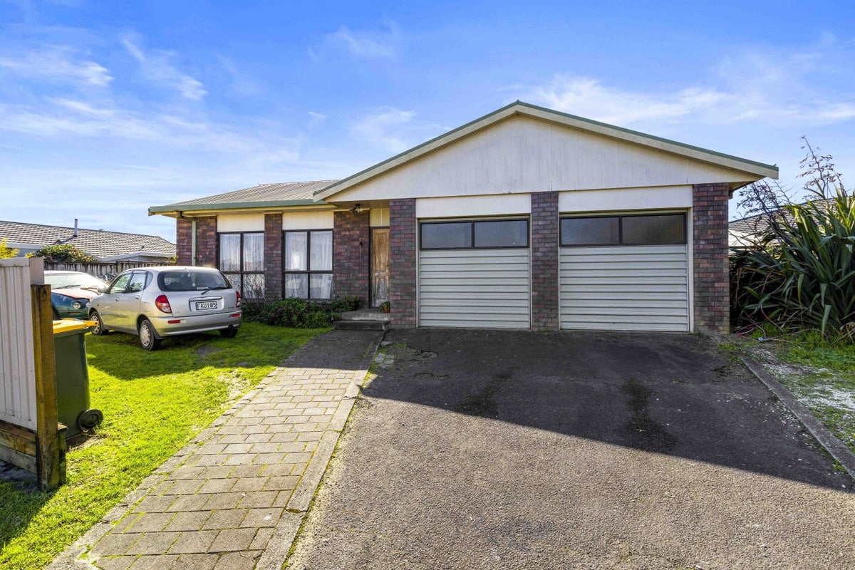 31 Moreland Avenue, Pukete, Hamilton - Carousel 1