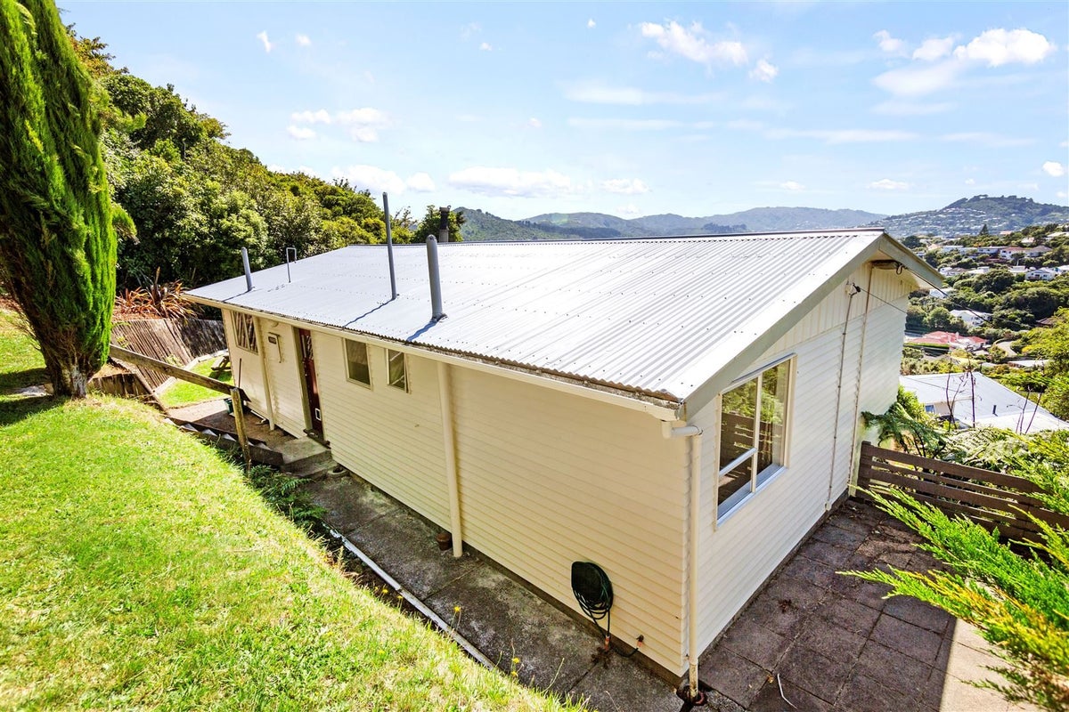 14 Voltaire Street, Karori, Wellington - Carousel 18