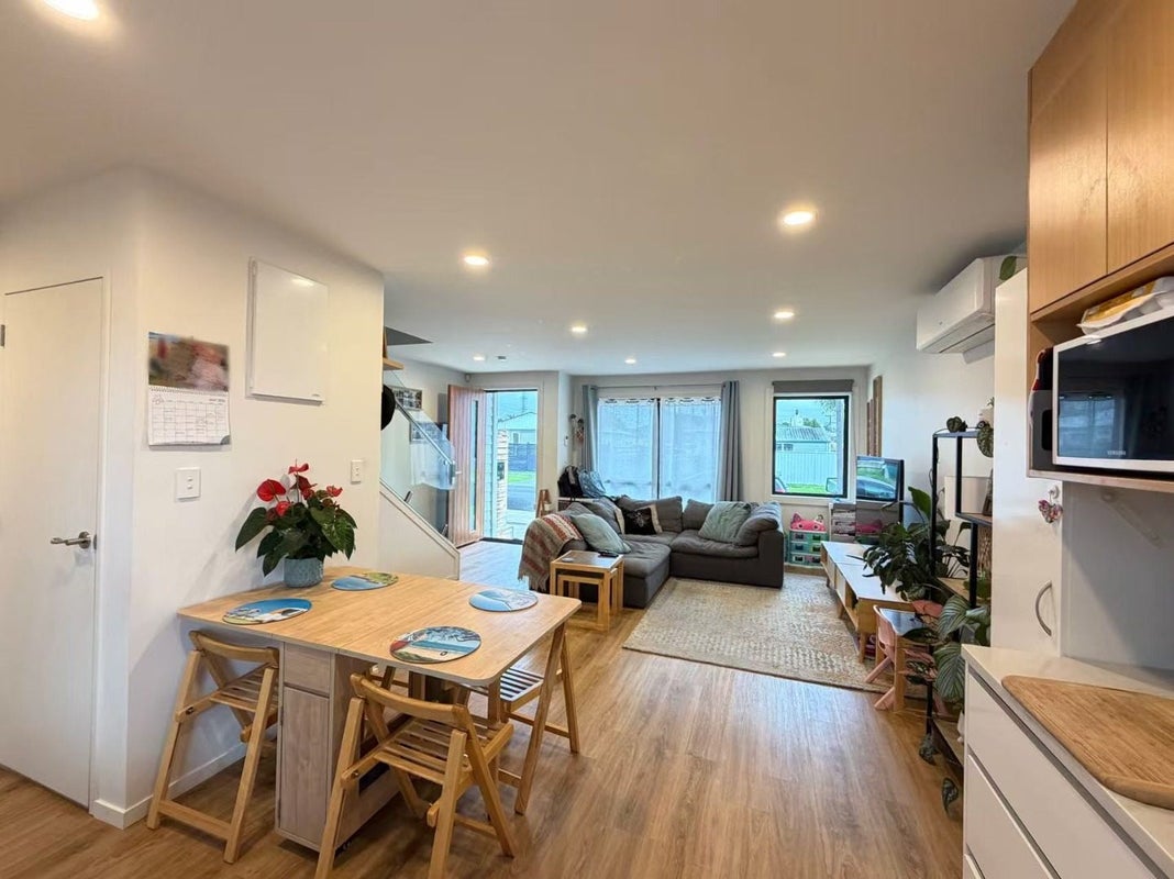 2/2 Dolphin Street, Pakuranga, Auckland - Carousel 2