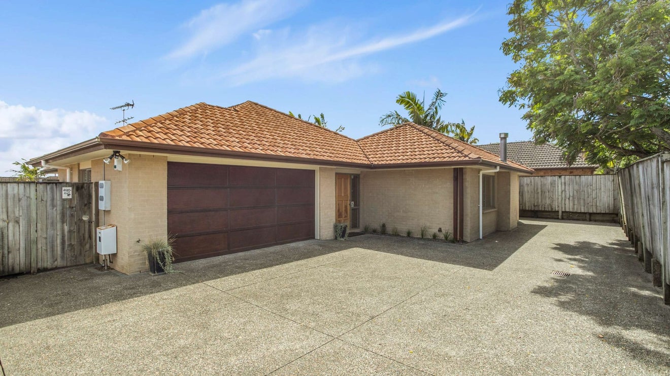 14 Gilford Place, East Tamaki Heights, Auckland - Carousel 1