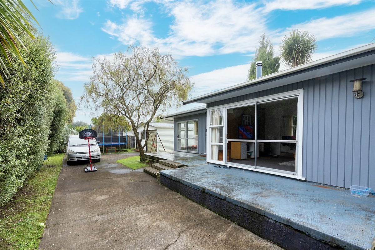 15 Ruapehu Street, Chartwell, Hamilton - Carousel 2
