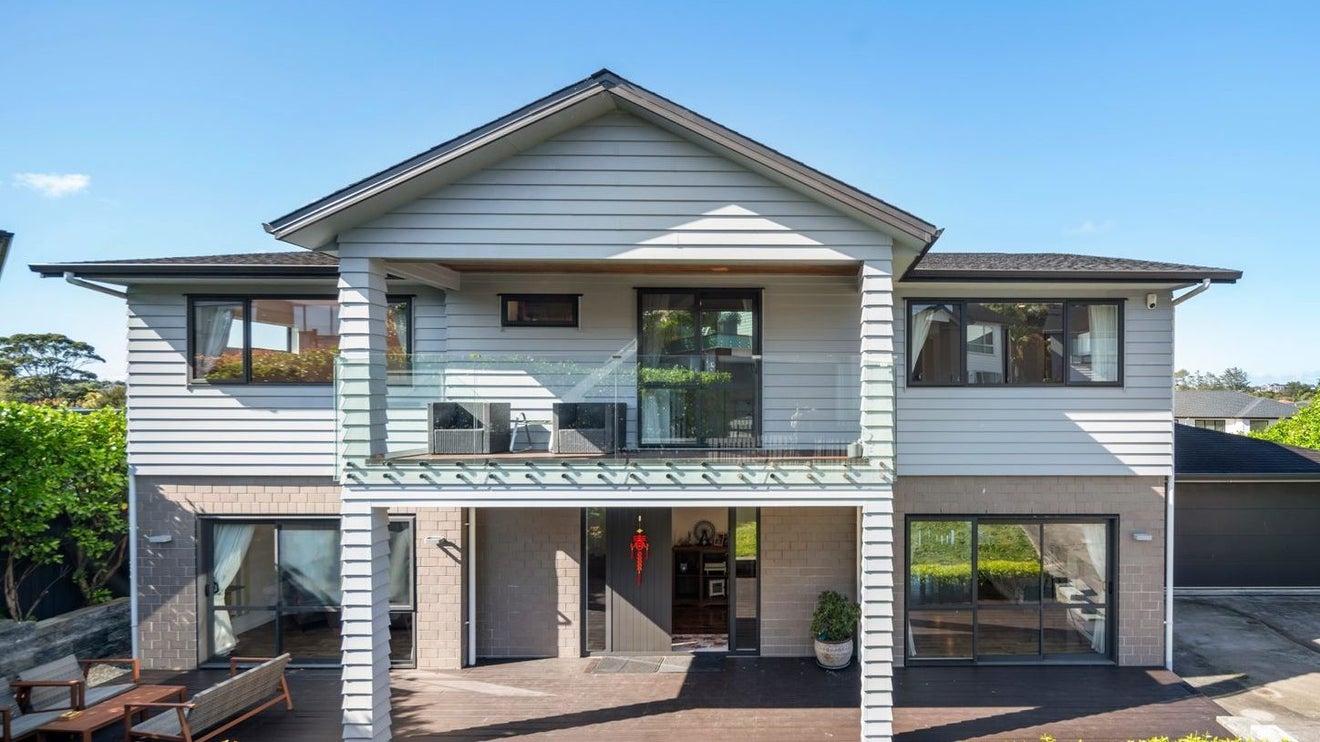 4A Hilton Close, Fairview Heights, Auckland - Carousel 1