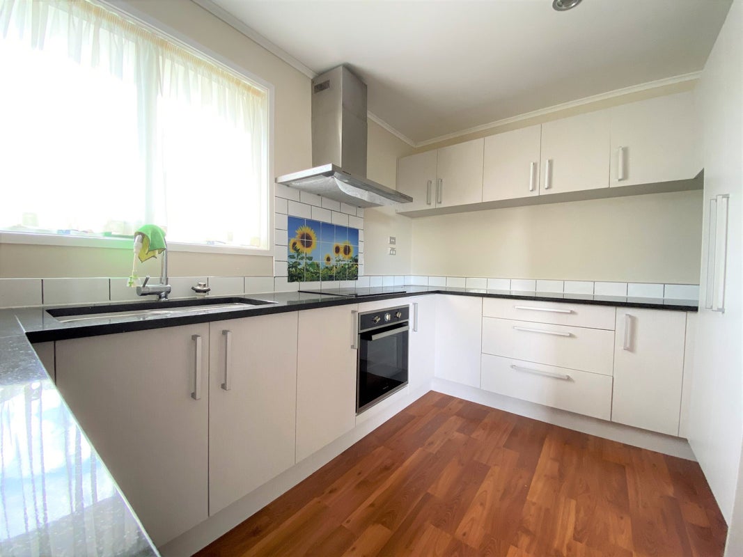 8 Kerria Place, Sunnynook, Auckland - Carousel 2
