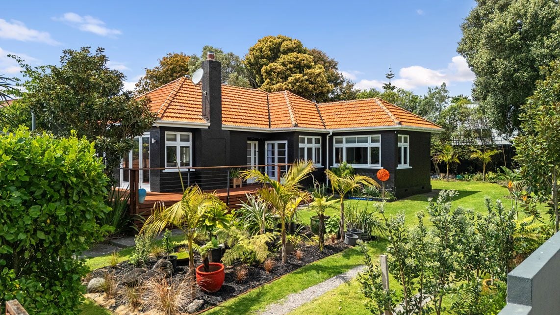 63 Whiteley Street, Moturoa, New Plymouth - Carousel 1