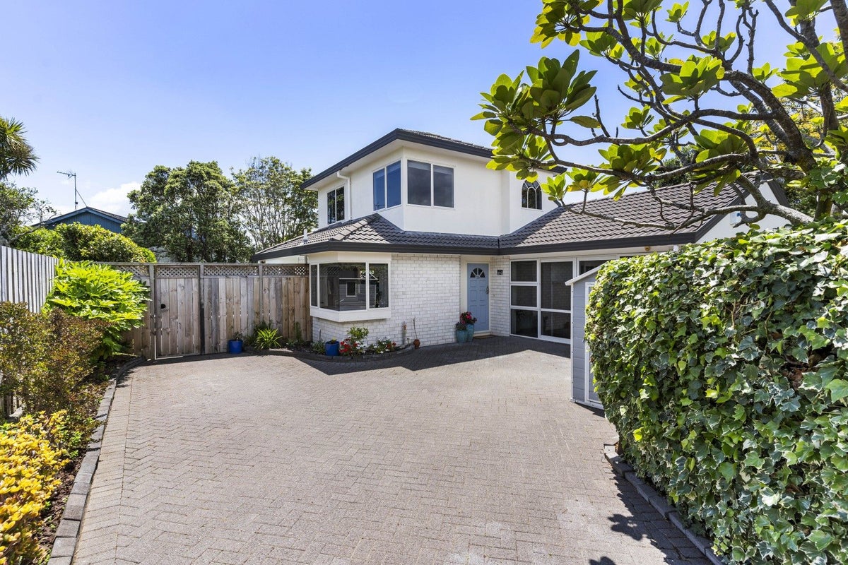 2/27 Sorrel Crescent, Bucklands Beach, Auckland - Carousel 1