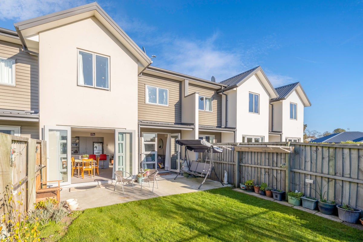 9 Eric Adam Way, Linwood, Christchurch - Carousel 1