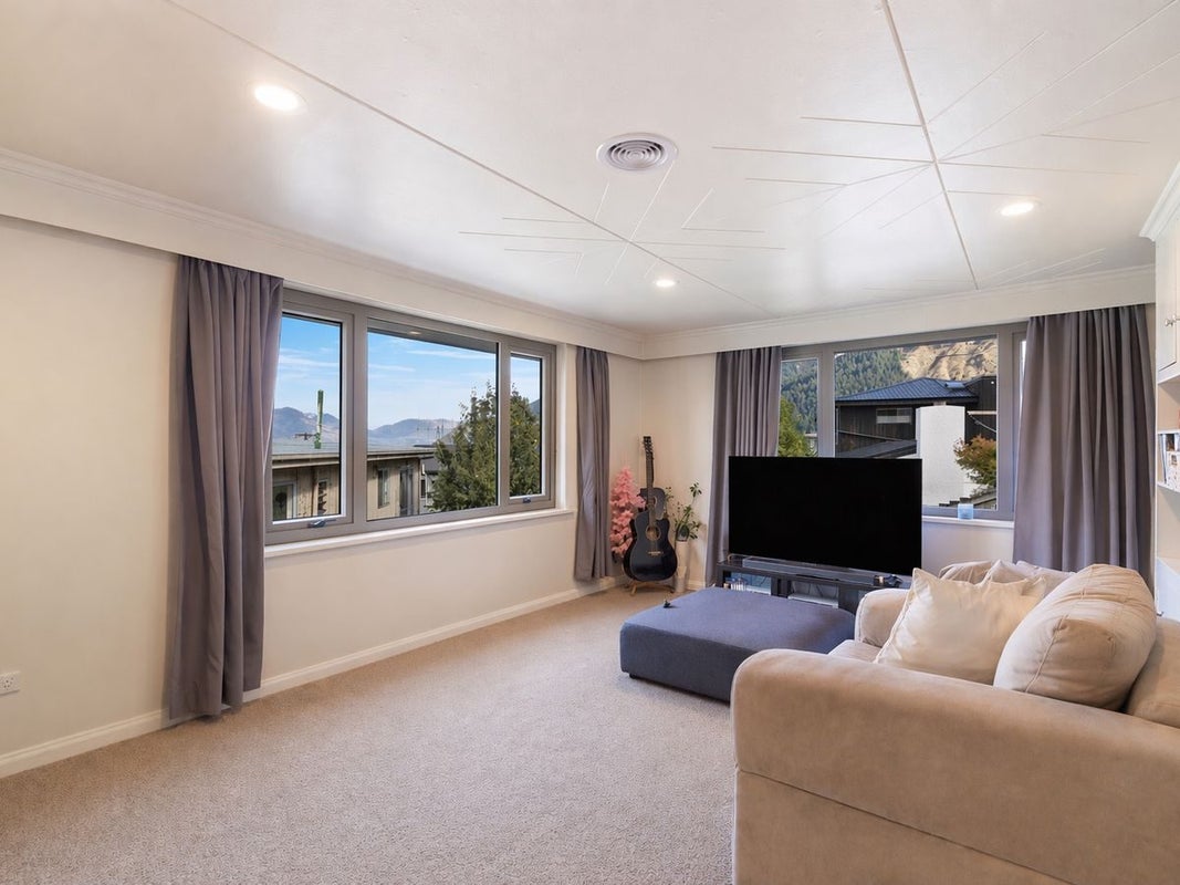 18 Panorama Terrace, Queenstown, Queenstown - Carousel 2